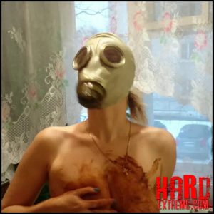 Brown wife – Smearing shit in a gas mask – Full HD-1080p, poop videos, amateurs scat, russian scat (Release January 10, 2017)