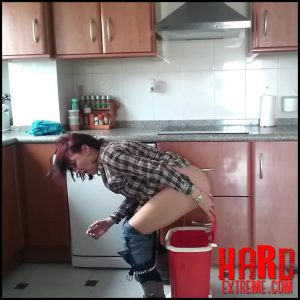 Peeing in the trash can – Angie – Solo Pissing